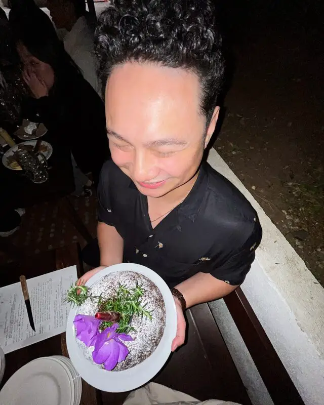 April diaries (❁´◡`❁)🌷 >>>> [swipe thru!]

1. Elijah’s bday tour 🎂 @sunsetbeergarden.la
2. Made kluay kaek (thai fried banana) for a white lotus watch party 🪷 hosted by @mara.meals
3. Anni brunch at @liuscafe ☕💝
4. Introducing Elijah’s sis to @montysgoodburger 🍔
5. Fav meal this month 🐟‼️- grilled mackerel @sunsetbeergarden.la
6. Hosted Leaf + Latte x @noelle_plants 🍃🍵- a plant swap + matcha home cafe
7. Whipped up some matcha corn milk! 🌽
8. Finally tried @brotherscousinstacos ❤️‍🔥
9. Made our own matcha ice cream. Soo creamy~ 😋
10. Picked up @sidecardoughnuts for our families before we drove to the bay 🍩➡️🌉
11. Dad grilled us some wild-caught Alaskan salmon, a gift from his patient 🎣
12. @brittreyes.sy spoiling us with sinigang + adobo 🥹
13. Made pandan coconut rice krispies for my niece’s baptism 👼 (recipe linked in bio!)
14. Miffy sakura lychee matcha latte 🐰🌸- @junbimatcha has a new location in my hometown of Livermore! Ty @ruth.ada 
15. Got fruit from lola before we headed back to LA 👵💗

If you swiped thru all 15 slides, ty for letting us share these lil pockets of joy with you 🥰 you da best, sporks!

Follow us @itsforkandspoon for more foodie adventures!

#itsforkandspoon #foodblogger #losangelesfoodie #lafoodie #laeats #photodump #april